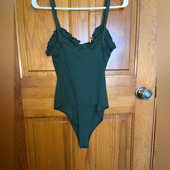 Green ruffle bodysuit size medium - Picture 6 of 8